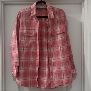 Old Navy Coral Boyfriend Flannel Shirt
EUC. Wore once